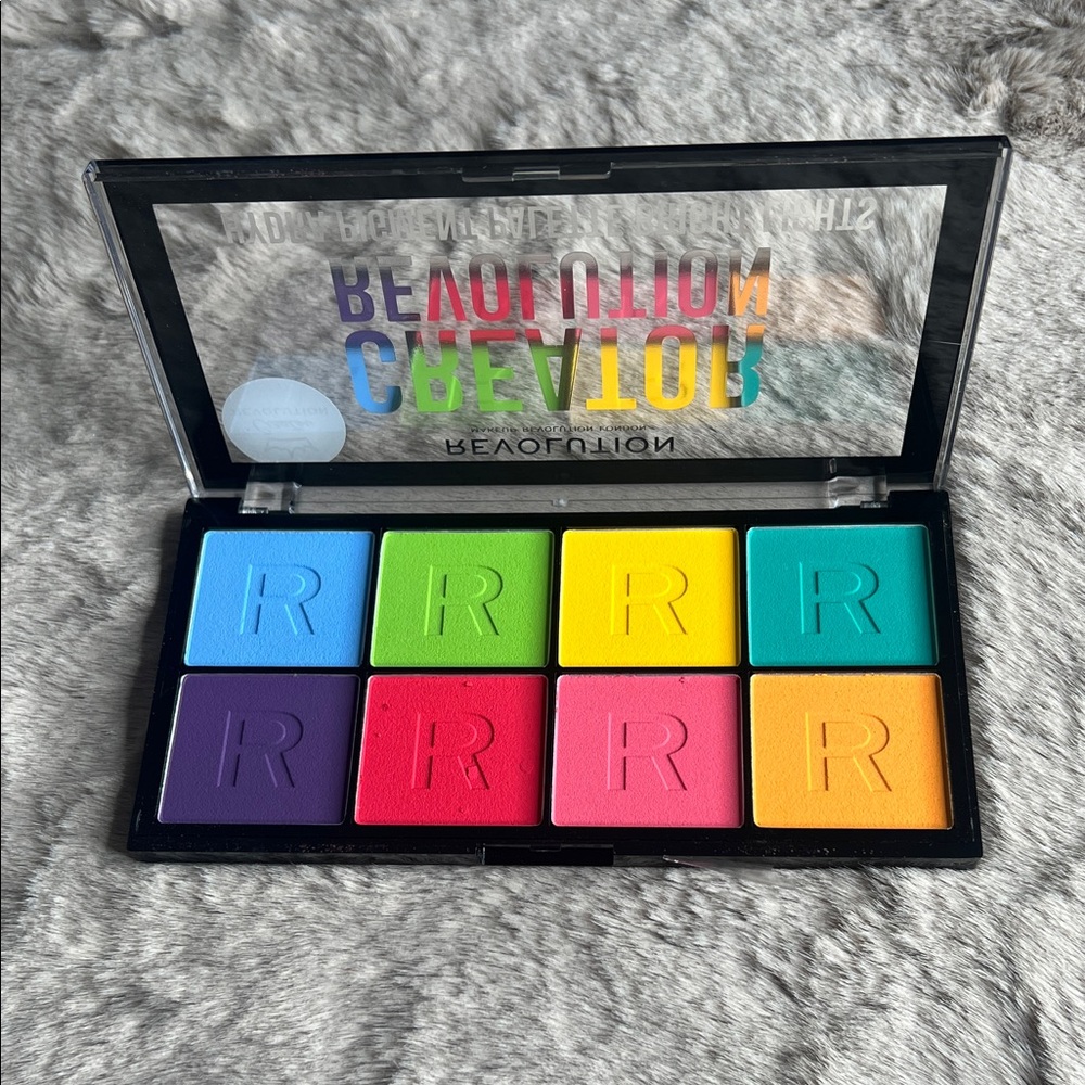 Revolution Bold Color Eyeshadow Palette